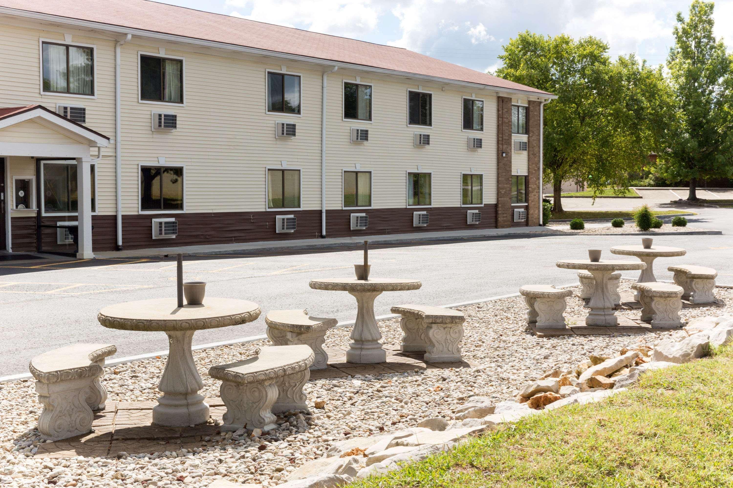 Hotel Super 8 By Wyndham Radcliff Ft. Knox Area Zewnętrze zdjęcie